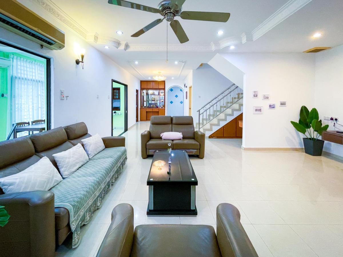 Villa Tupai Mas Semi-D By Louis Taiping Esterno foto
